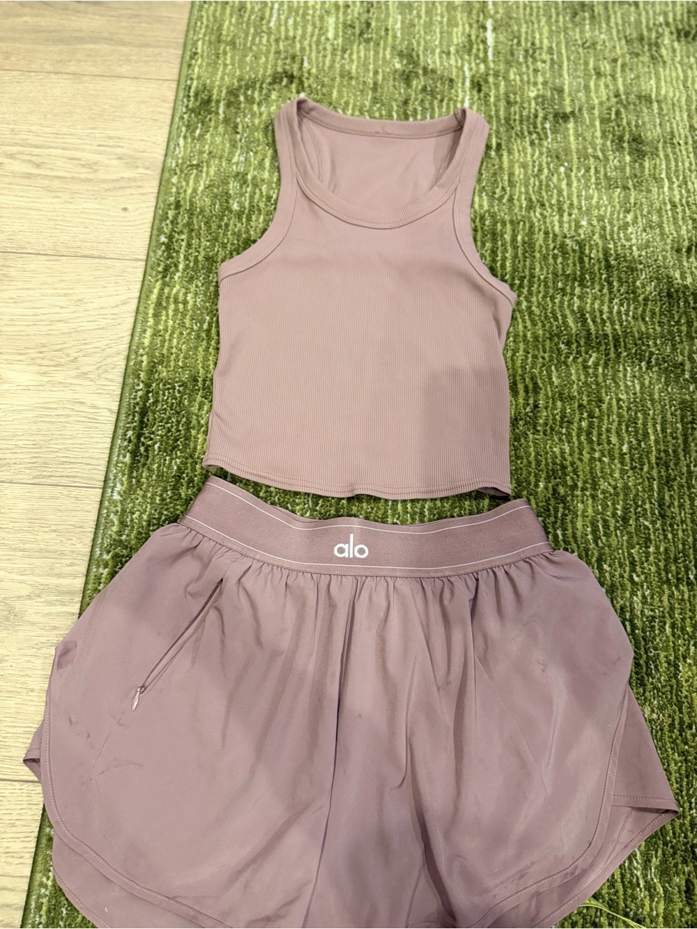 ALO Yoga - Goddess Ribbed Go To Tank & Shorts - Picture 3 of 7